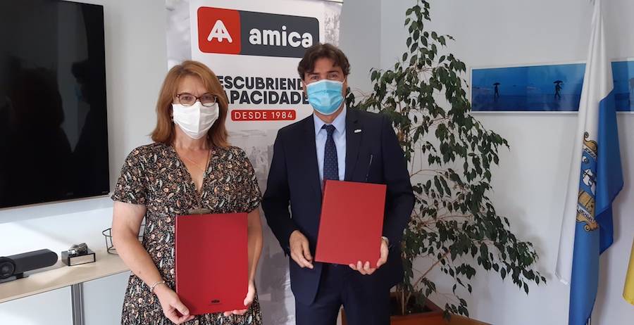 El presidente de la Autoridad Portuaria de Santander (APS), Jaime Gonz&aacute;lez, y la presidenta de Amica, Mercedes del Hoyo Vielva.