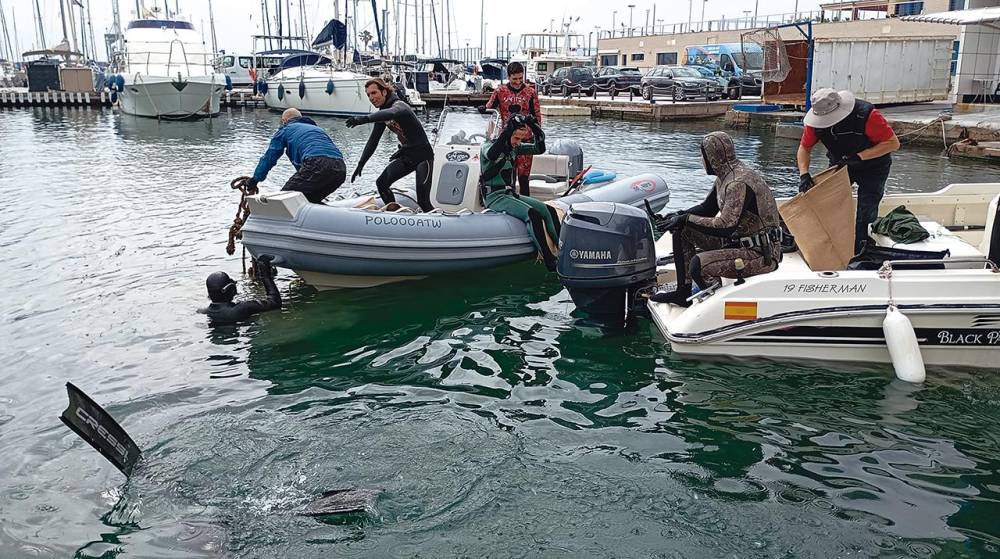 La I “Basuraleza” de PortCastelló rescata 500 kilos de vertidos del fondo del mar