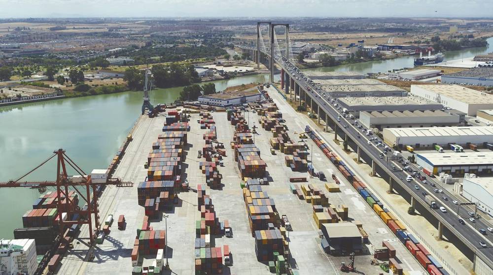 Los contenedores en tránsito moderan su crecimiento en los puertos españoles en agosto