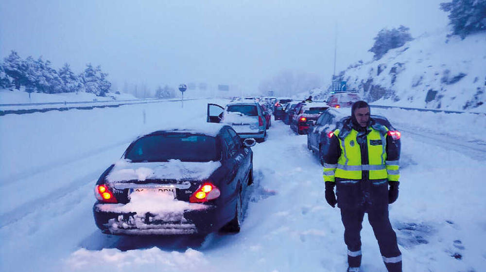 Miles de personas quedaron atrapadas durante 18 horas en la AP-6