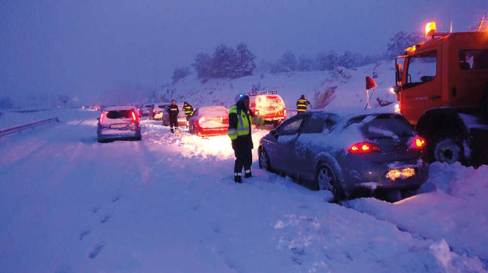 Miles de personas quedaron atrapadas durante 18 horas en la AP-6