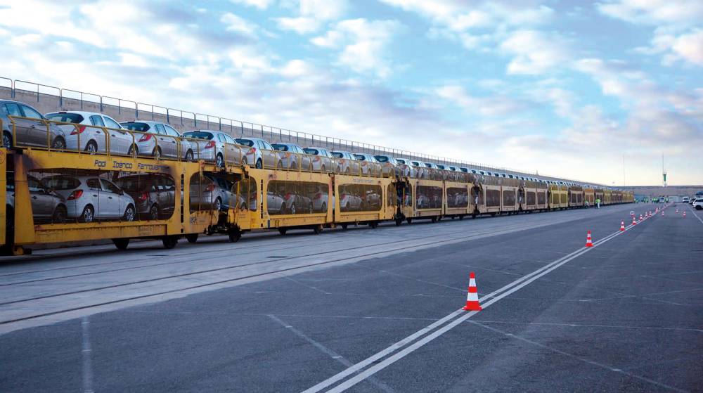 Valenciaport dispara su tráfico ferroviario de vehículos y acaricia un año 2023 de récord