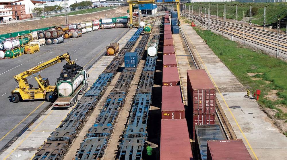 Adif renueva las principales vías de la terminal de mercancías de La Negrilla en Sevilla