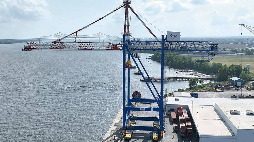 Liebherr entrega una nueva grúa portacontenedores a PSA Penn Terminals en Filadelfia