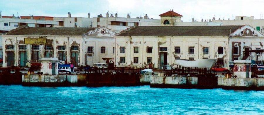 Frente mirador del Puerto de Tarifa en el año 1990.