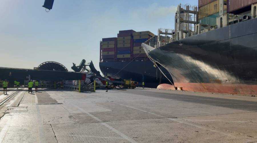 Grave accidente en MSC Terminal Valencia tras colisionar un buque con una gr&uacute;a