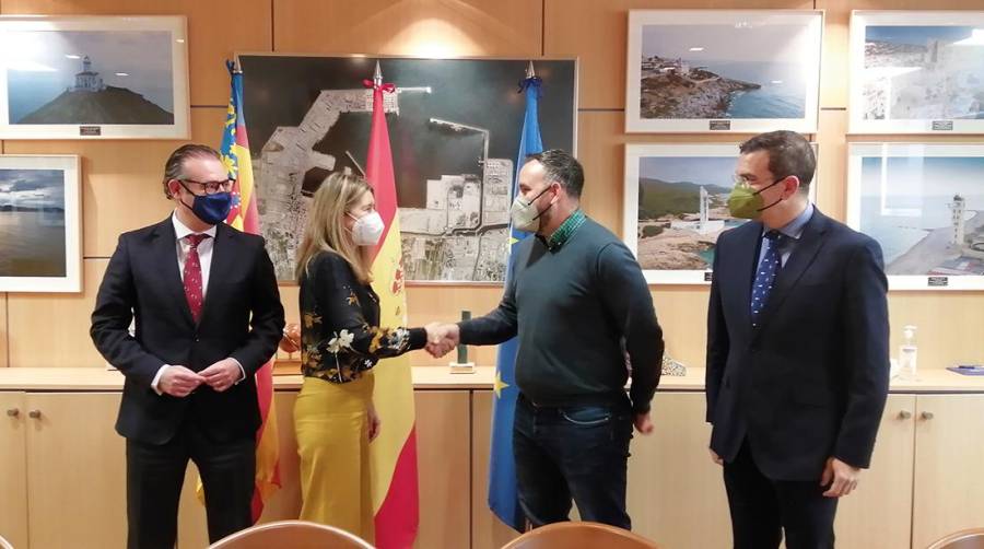 Un momento de la firma de la operación financiera con CaixaBank por parte de PortCastelló.