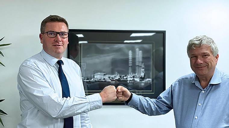 Phil Dulson, general manager de Boluda Towage UK y James MacDonald, director de GEG Group.