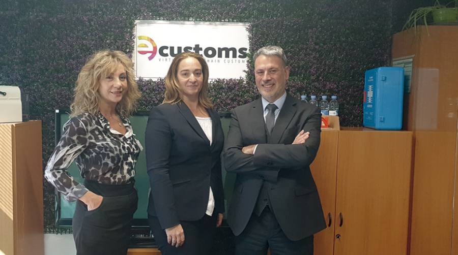 Nieves Lucena, Account Manager de Bytemaster; Cristina Martin, CEO en e-Customs; y Xavier Camps, director general en Bytemaster.