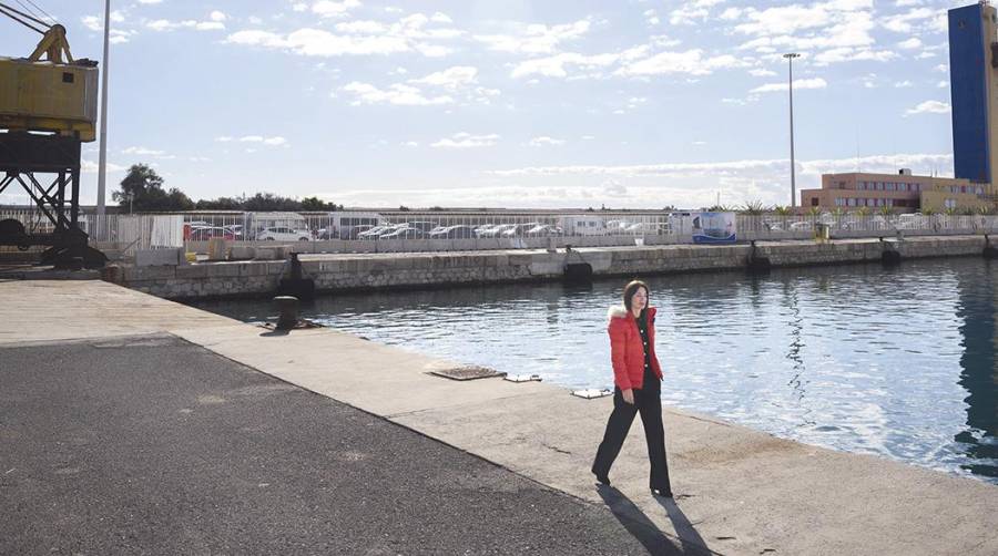 La presidenta de la Autoridad Portuaria de Almería, Rosario Soto, en el Muelle de Ribera I.