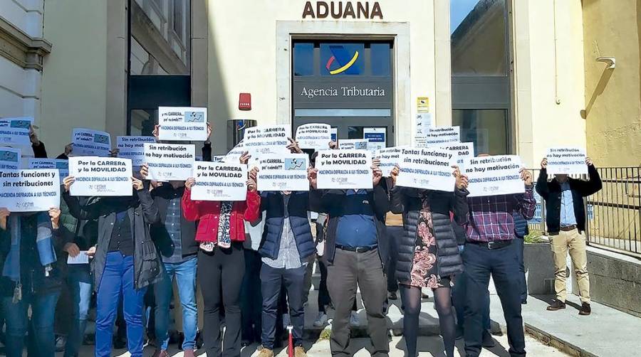 Los técnicos de Hacienda se han concentrado ante la sede de la Aduana de Valencia.