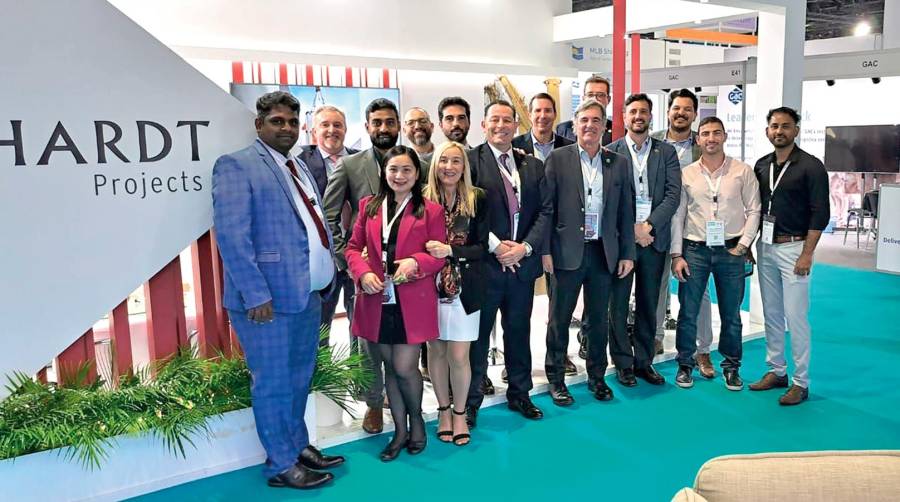 El equipo de Erhardt Projects durante la pasada edición de BreakBulk Middle East celebrada el pasado febrero en Dubai.