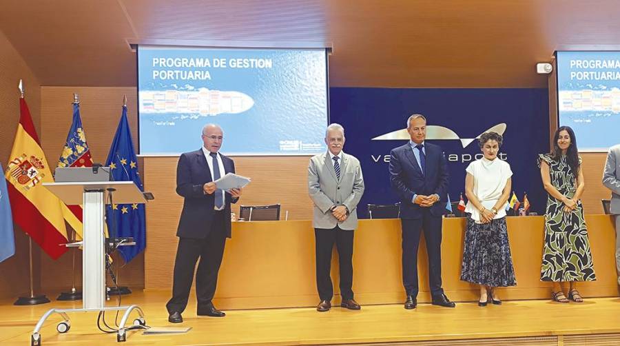 Representantes de la Organización Marítima Internacional (OMI), la Conferencia de Naciones Unidas para el Comercio y Desarrollo (UNCATD), Puertos del Estado, la Autoridad Portuaria de las Palmas y Valenciaport han clausurado el curso