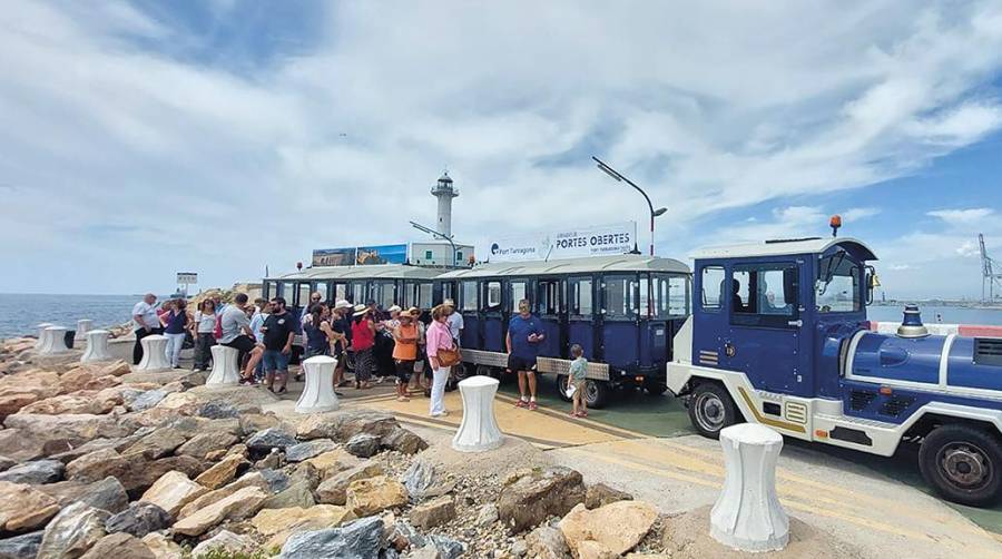 Los participantes pudieron visitar las instalaciones del recinto portuario.