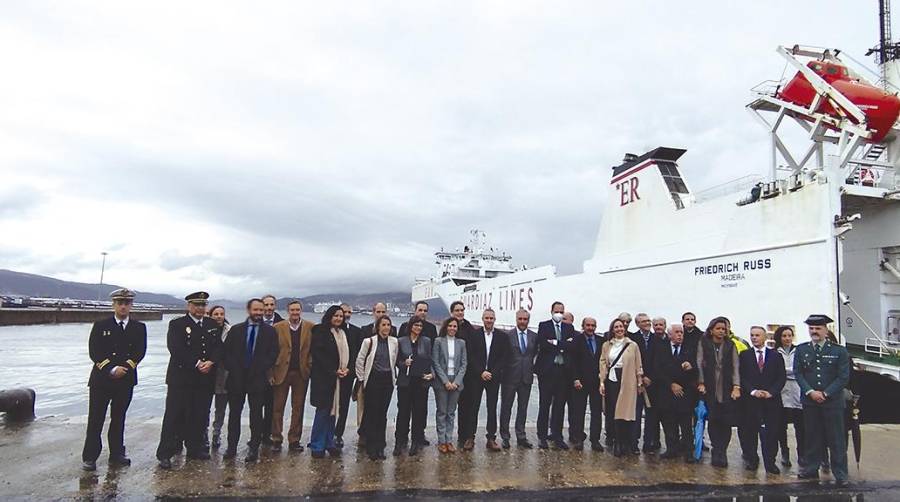 Representantes de Suardiaz, Stellantis, Autoridad Portuaria de Vigo y Ceaga en la inauguración de este servicio.