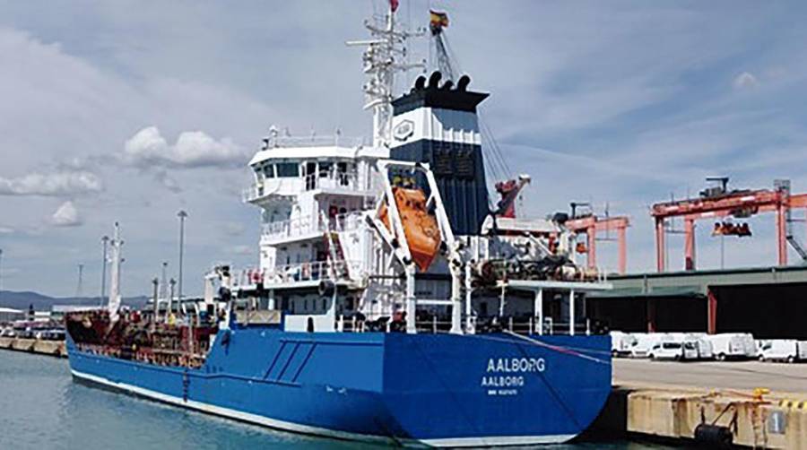 La Gabarra Aalborg atracada en el Puerto de Barcelona.