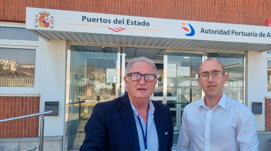 Jesús Caicedo, presidente de la AP de Almería, e Ignacio Tejero, director del Aeropuerto de Almería.