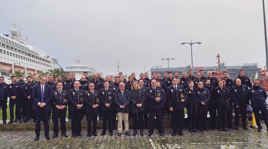 El curso busca reforzar los conocimientos sobre las diferentes funciones que la Policía Nacional lleva a cabo en los puertos, sus fundamentos legales y su operatividad, los planes de protección portuaria, así como mejorar la coordinación con las diferentes organizaciones que interaccionan en estos espacios.