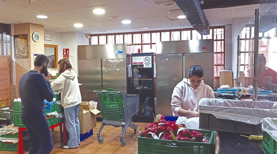 El Puchero de los estibadores de Valencia reparte más de 1.000 raciones diarias