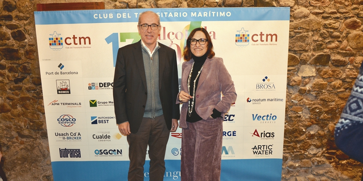 José Alberto Carbonell, president del Port de Barcelona, junto a Lydia Díaz, presidenta del Club del Transitario Marítimo. Foto J.C.P.