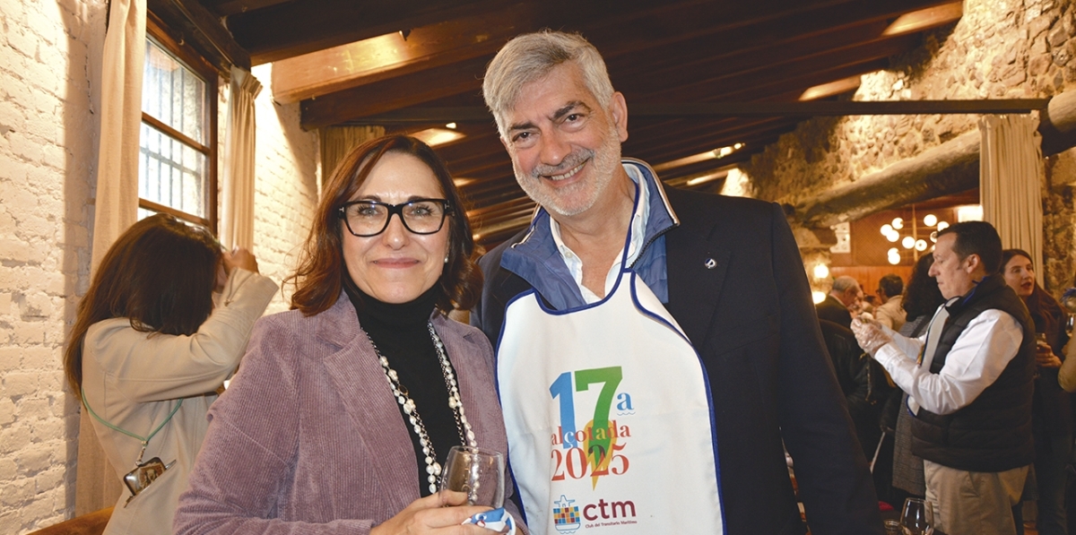 Lydia Díaz, presidenta del Club del Transitario Marítimo junto a Francisco Prado, director general de Grupo Diario. Foto J.C.P.