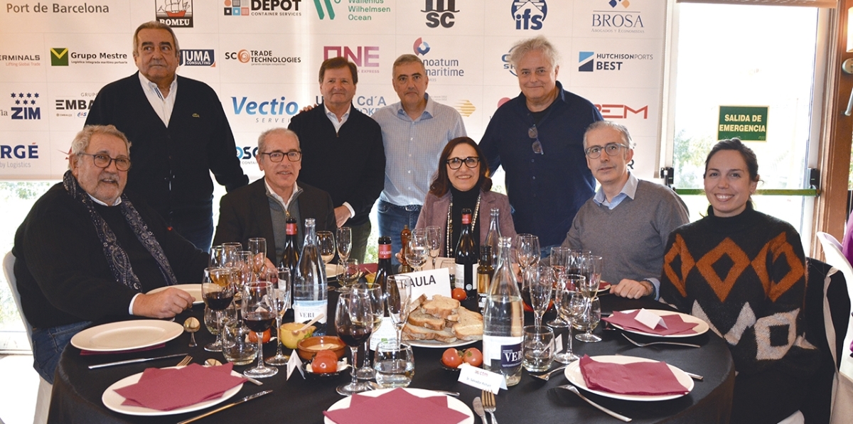 De pie: Emili Sanz, Antonio Llobet, Salvador Richart y Enric Ticó. Sentados: Javier Vidal, José Alberto Carbonell, Lydia Díaz, Josep Carles Llagostera y Rosario Gelabert. Foto J.C.P.