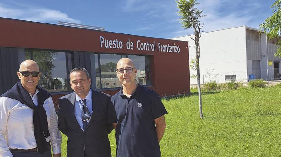 Hassan Ahmed (director de División de los PCF), Ángel R. Moya (Director del PCF de Valencia y Sagunto) y Pablo Balletto (jefe de equipo).