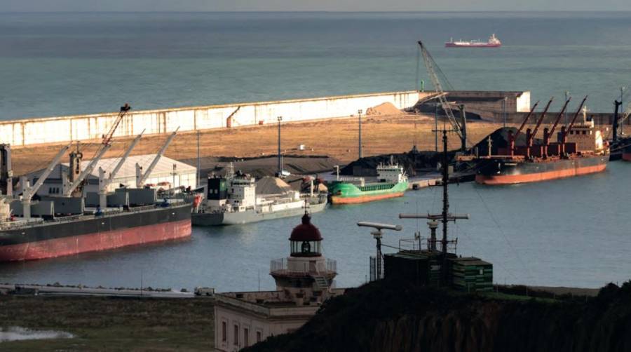 En 2020 en el muelle Norte de la Ampliación se movieron 5,04 millones de toneladas (98,14% graneles sólidos y 1,86% mercancías general),de un total de 16,10.