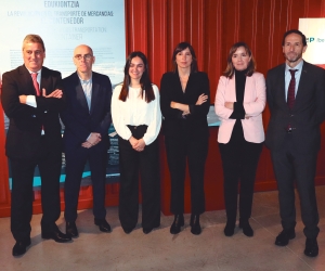 Desde la izquierda: Xabier Basañez, director general de Bilbao Exhibition Centre (BEC); Leandro Azkue, viceconsejero de Pesca y Desarrollo Litoral del Gobierno Vasco; Maite Santayana, Event Manager de World Maritime Week; Sarai Blanc, Managing Director del Foro Marítimo Vasco; Natividad Rodríguez, directora de UniportBilbao; José Ignacio Hormaeche, director general del Cluster de Energía. Foto J.P.