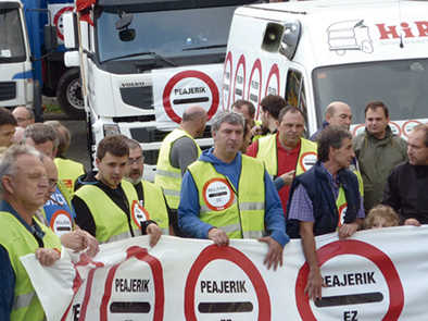 El sindicato Hiru defiende que el coste de los peajes los asuman los cargadores, &ldquo;que son los generadores del tr&aacute;fico&rdquo;.