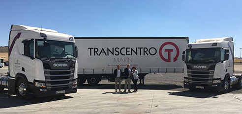 La entrega de las dos nuevas tractoras Scania R 410 a Transcentro Mar&iacute;n ha tenido lugar en el concesionario oficial de Scania R. Peinado, en Ciudad Real.