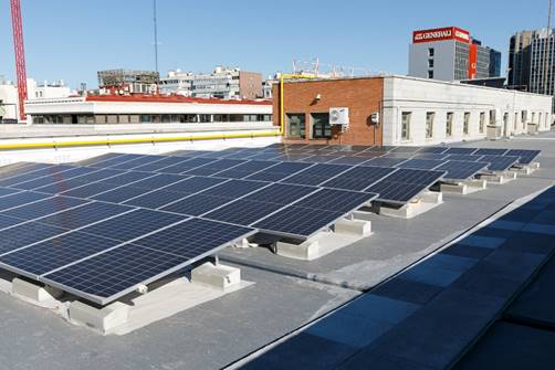 a instalaci&oacute;n solar tiene capacidad para producir 2,5 veces la energ&iacute;a requerida por la electrolinera.