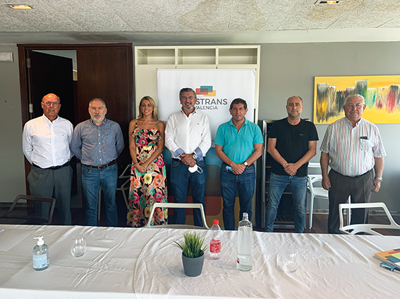 Desde la izquierda, Jorge Selma, secretario no consejero, junto a los nuevos consejeros de Gestrans: Jos&eacute; Estell&eacute;s (Laumar Cargo), Lorena Ballester (Log&iacute;stica Chema Ballester), Carlos Prades (Transportes Remedios Torres), Adolfo Romero (Syrtrans Log&iacute;stica), Alfredo Roig (Alfredo Roig Fons) y Jos&eacute; &Aacute;vila (Intercontainer).