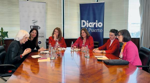 $!El diálogo con todas las presidentas portuarias del país permitió analizar los desafíos y proyectos de las autoridades portuarias de Bahía de Cádiz, Almería, Las Palmas, Valencia y Gijón. Foto H.T.