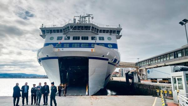 $!Santander acoge el enarbolamiento de la bandera francesa en el nuevo buque de Brittany Ferries