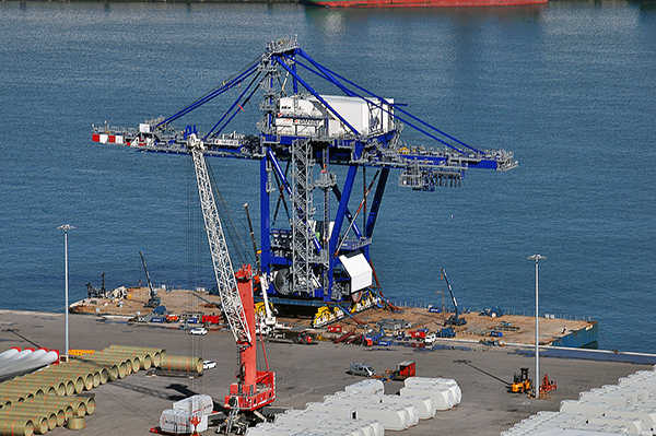 El Puerto Bilbao acoge el mayor embarque unitario con una gr&uacute;a fabricada por URSSA