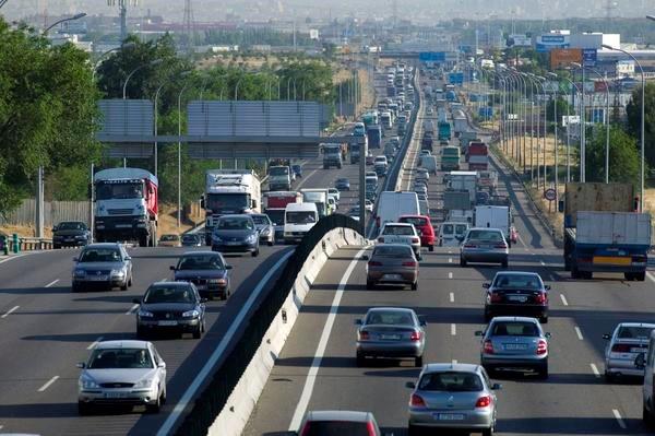 El sector del transporte reclama &quot;acceso ilimitado y sin restricci&oacute;n&quot; para las mercanc&iacute;as en Madrid