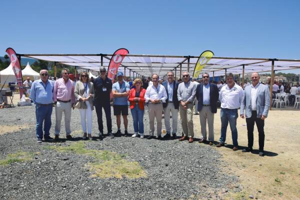 $!En la imagen, de izquierda a derecha, Juan Ureta, past president Propeller Algeciras; Diego Piñel, presidente de ATCBA; Isabel Millán, presidenta del Propeller Club Algeciras; Paco Prado, director general de Grupo Diario; Manuel Cozar, presidente de ATEIA Bahía de Algeciras; Esperanza Pérez, coordinadora de la Administración General del Estado en el Campo de Gibraltar; Gerardo Landaluce, presidente de la APBA; Carlos Fenoy, presidente de la Cámara de Comercio del Campo de Gibraltar; Karim Breir Moreno, capitán marítimo de Algeciras; José Luis Hormaechea, director del Puerto Bahía de Algeciras; José Manuel Tejedor, presidente de Comport; y José Antonio Fernández, presidente de AESBA. Foto D.P.