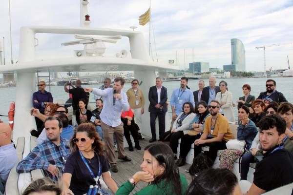 $!La jornada finalizó con una visita en barco por el Port de Barcelona. Foto J.P.M.