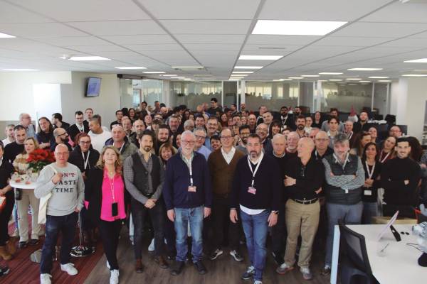 $!Mas de 150 profesionales de todas las delegaciones de APR se reunieron para celebrar la Navidad en la nueva nave logística de Barcelona. Foto J.P.M.