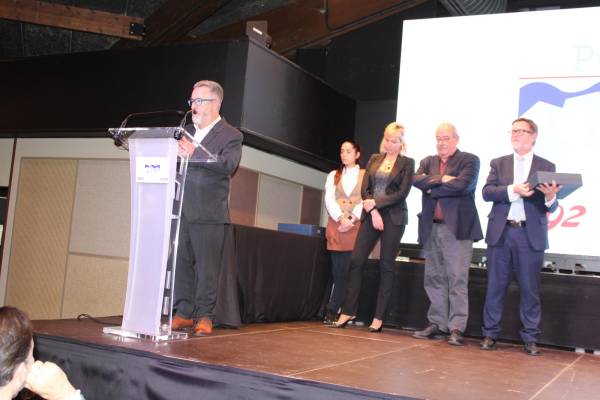 $!Saül Garreta, expresidente de Port Tarragona, en su discurso tras recibir un reconocimiento de APPORTT por su labor durante su mandato. Foto C.C.