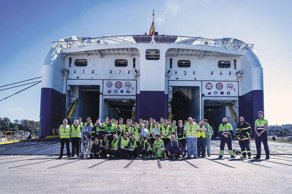 $!En el simulacro han participado más de 70 integrantes entre tripulación de Trasmed, Guardia Civil, Tédax, Bomberos, técnicos de la Autoridad Portuaria de Baleares, Capitanía Marítima y Corporación de Prácticos del puerto.