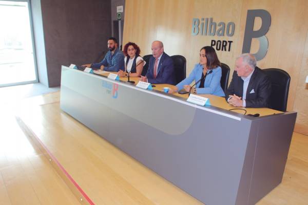 $!La estiba de Bilbao celebra la incorporación de nuevos trabajadores como signo de paz social