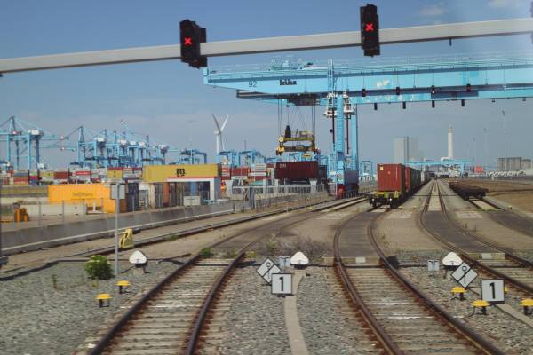 $!APM Terminals Maasvlakte II en Róterdam representa el modelo intermodal al que aspira Europa. Foto J.P.