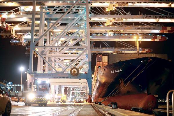 $!El buque “AS Nina” atracado ayer por la noche en APM Terminals Algeciras.