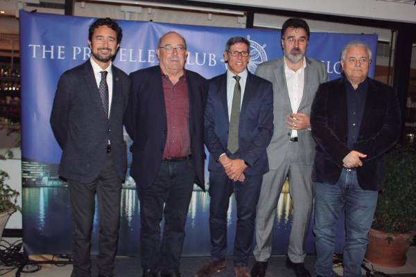 $!Damià Calvet, expresidente de Port de Barcelona; Manel Nadal, secretario de Movilidad e Infraestructuras de la Generalitat; Gonzalo Sanchís, presidente de Propeller Club de Barcelona; Lluís Salvadó, expresidente de Port de Barcelona; y Enric Ticó, presidente de FETEIA-OLTRA. Foto M.V.