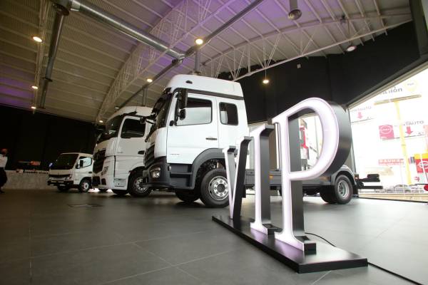 $!Mercedes Benz Valdisa organizó un evento de la división de Vehículos Industriales Pesados en su concesionario de Massanassa.