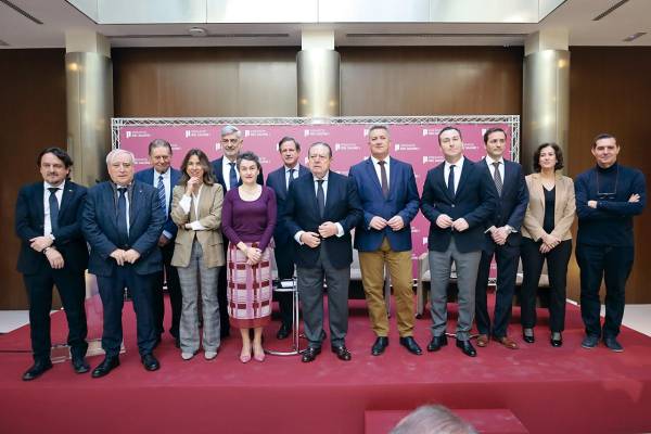 $!Autoridades y ponentes participantes en la jornada sobre “Economía Azul y transporte marítimo. Oportunidades profesionales en un sector a la vanguardia tecnológica”. Foto R. T.