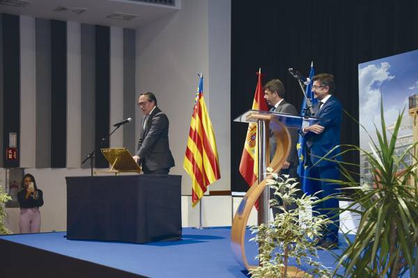 $!Rubén Ibáñez en un momento de la jura del cargo. Ha estado acompañado por el president de la Generalitat, Carlos Mazón, y Álvaro Rodríguez Dapena, presidente de Puertos del Estado. Foto L.D.