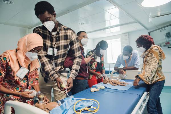 $!Los proyectos impulsados por Mercy Ships han formado a más de 54.000 profesionales de la salud.